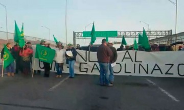 Bloquean puente internacional en la frontera por gasolinazo