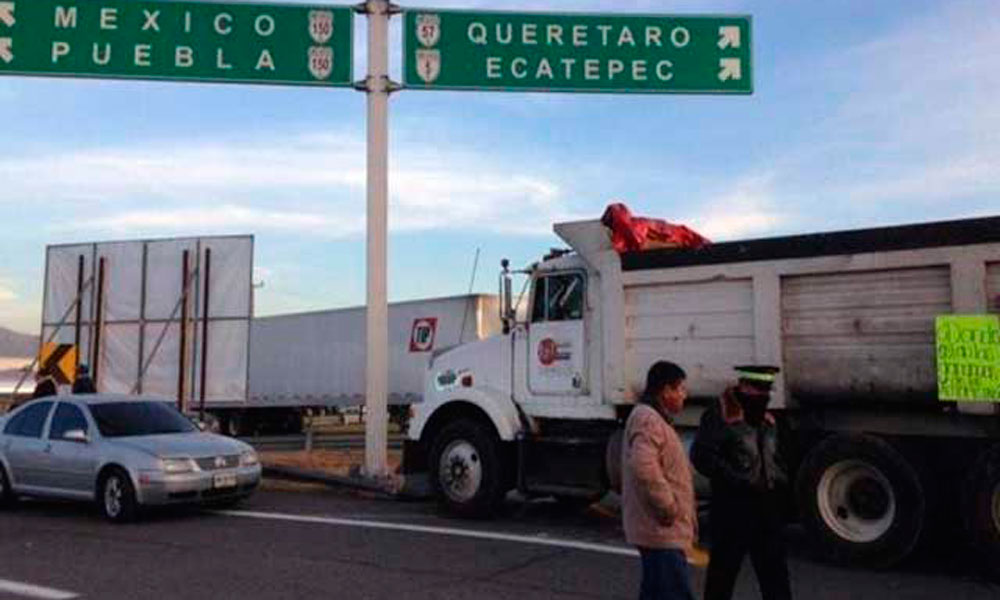 Bloquean la México-Puebla por gasolinazo