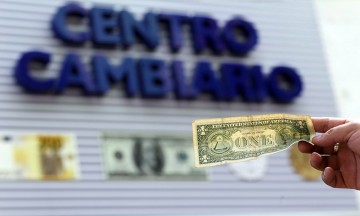 Gana terreno el peso frente al dólar