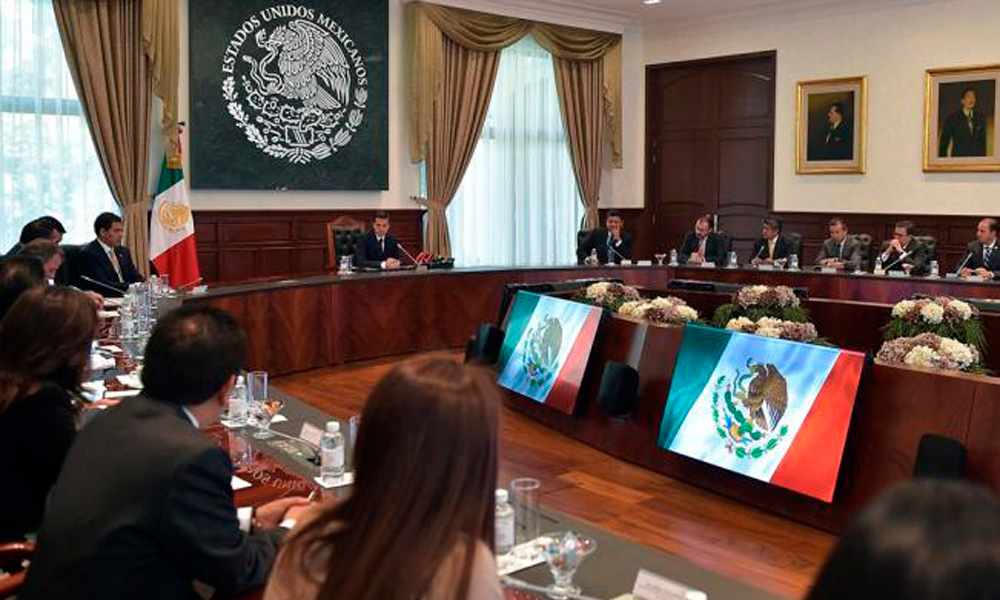 Destina Peña Nieto mil mdp a consulados de México en EU