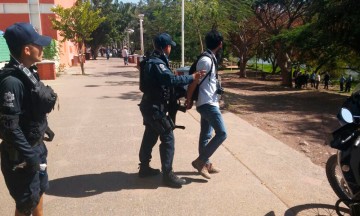 Detienen a reportero gráfico de El Debate