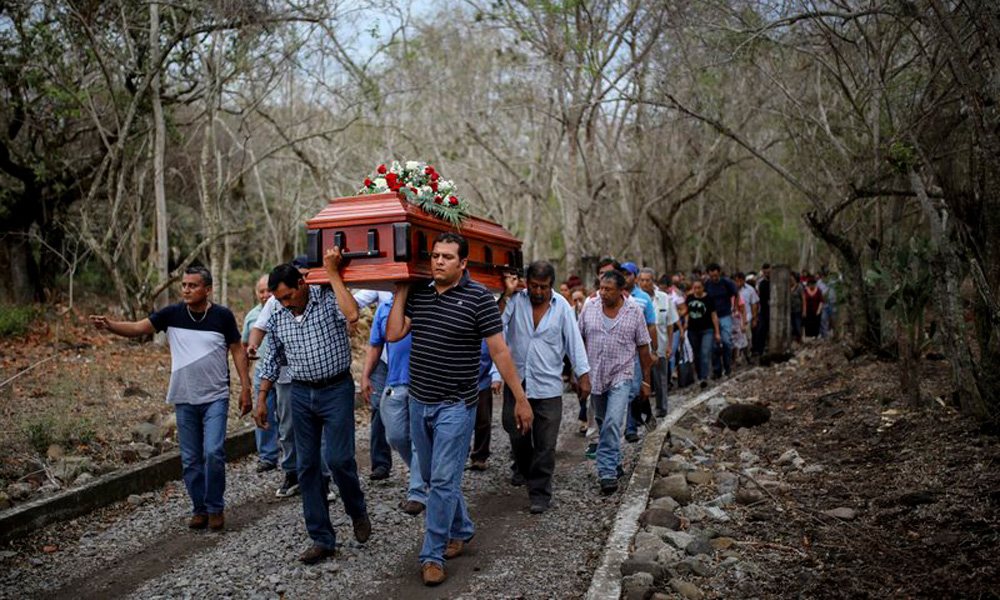 Hallan más de 250 cráneos en cementerio clandestino de Veracruz