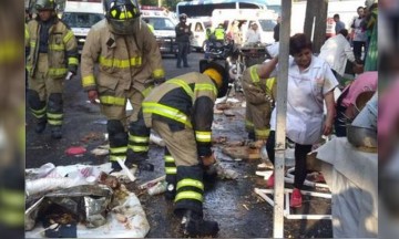 Arrolla automóvil a 10 personas en tianguis de la CDMX