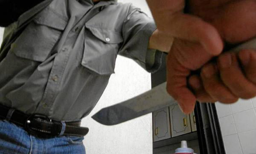Hiere alumna a profesor con arma blanca en Monterrey