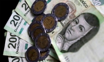 Alcanza peso su mejor nivel en siete meses