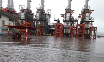 Calvin inunda la refinería Antonio Dovalí Jaime en Oaxaca