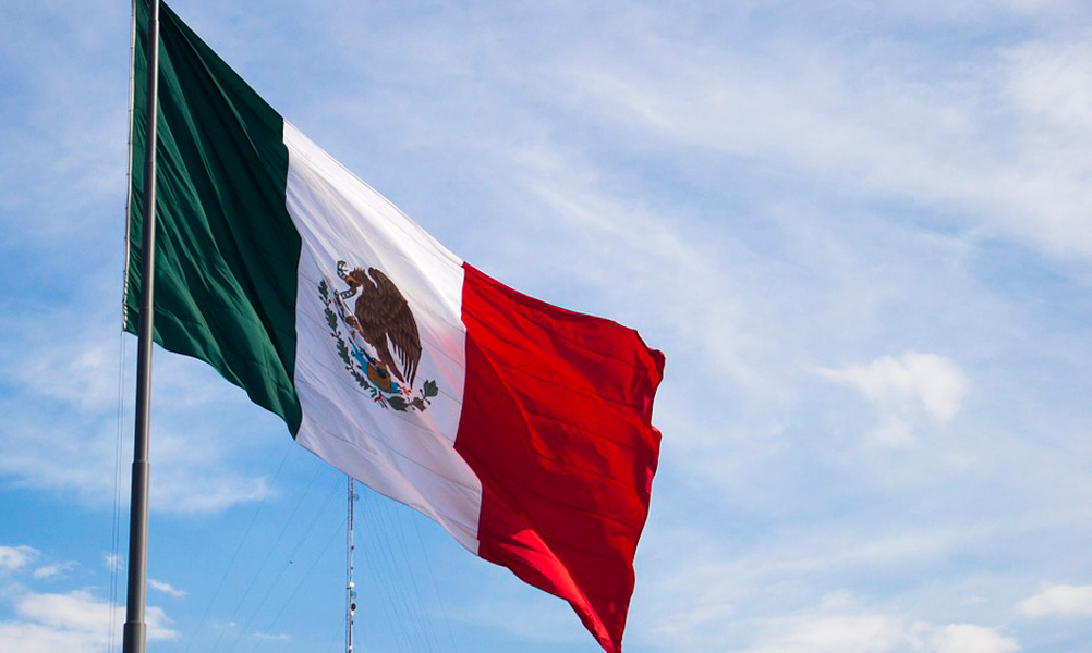 Cierra semana al alza el riesgo país de México