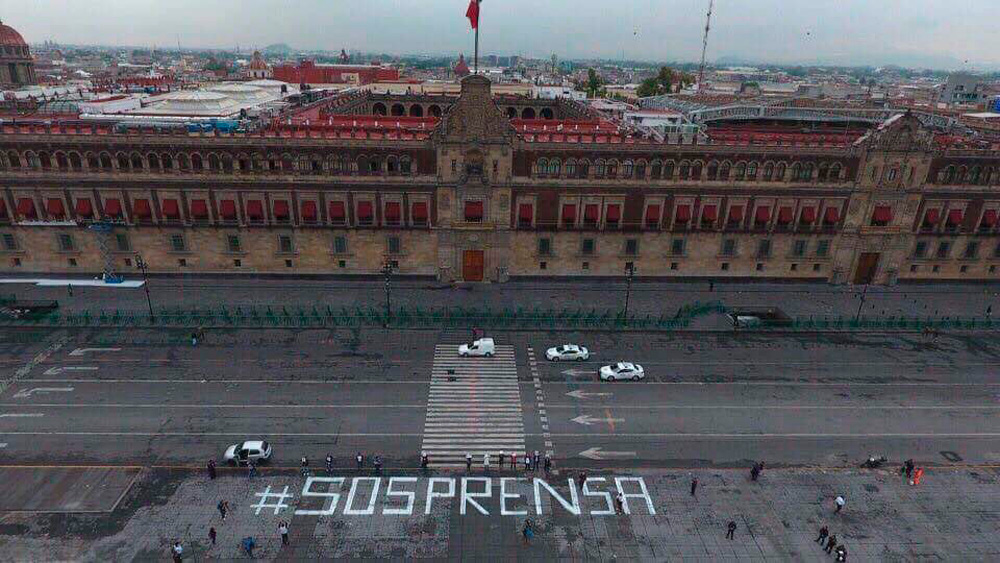 Protestan frente a Palacio Nacional por asesinatos de periodistas