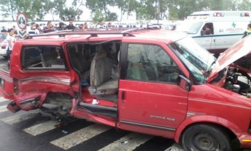 Muere menor en choque de transporte escolar