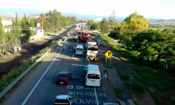 Integrantes de la CNTE bloquean vialidades de Oaxaca