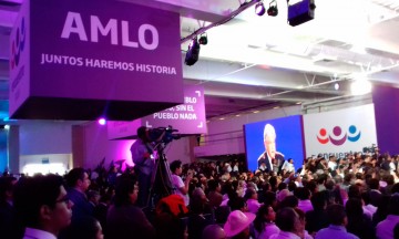 López Obrador propone Constitución Moral