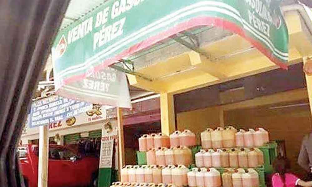 Captan puesto de huachicol en la vía pública