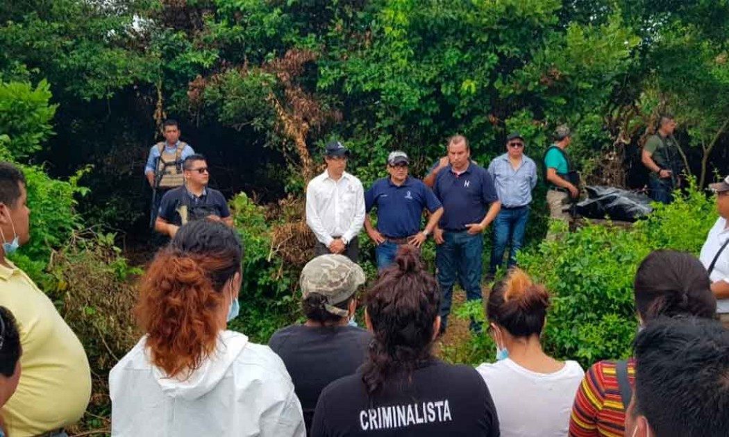Encuentran fosas clandestinas con 166 cuerpos enterrados en Veracruz