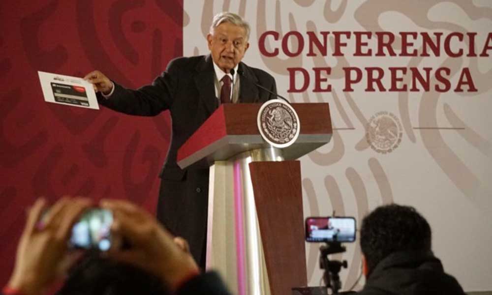 López Obrador presenta su declaración de bienes