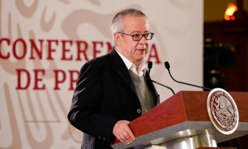 Propone Urzúa que padres paguen a abuelas para cuidar niños
