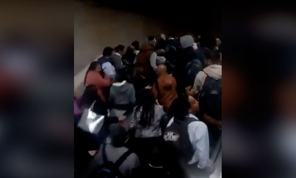 VIDEO: Dos lesionados por falla de escalera eléctrica en Metro Tacubaya