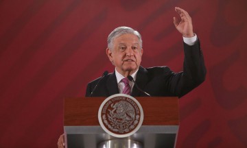 L&oacute;pez Obrador celebra cancelaci&oacute;n de la reforma educativa de Pe&ntilde;a Nieto