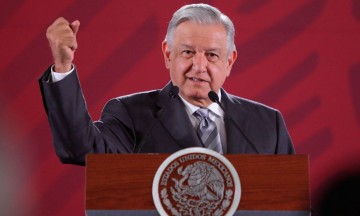 Culpa AMLO a corruptos de frenar NAICM