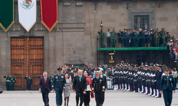 Encabeza AMLO desfile militar, incluye a la Guardia Nacional