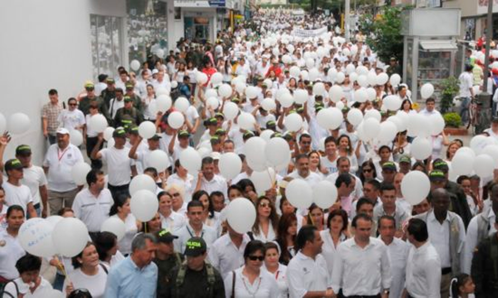 Habitantes y organizaciones marchan por la paz en Culiacán