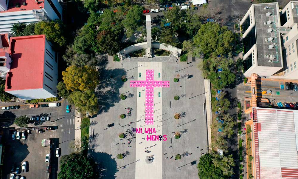 México se cubre de cruces rosas en contra de la violencia a la mujer