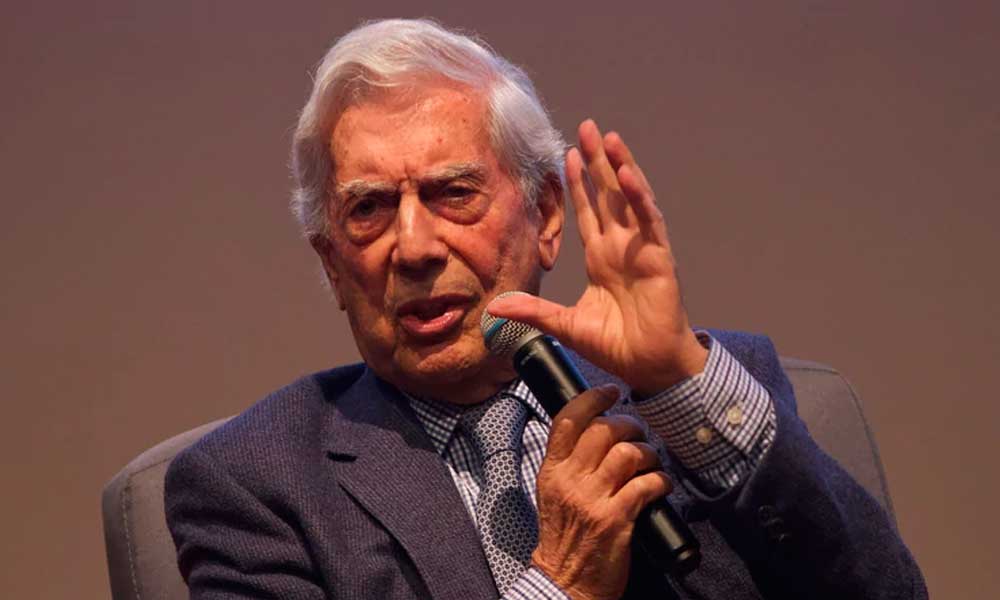 Mario Vargas Llosa arremete contra el gobierno de México