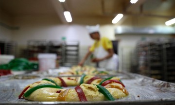 Panaderos mexicanos preservan receta de rosca de reyes tradicional