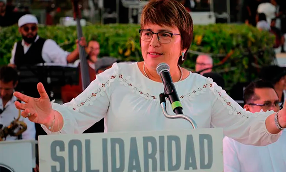 Alcaldesa de Playa del Carmen pide matrimonio a su novia