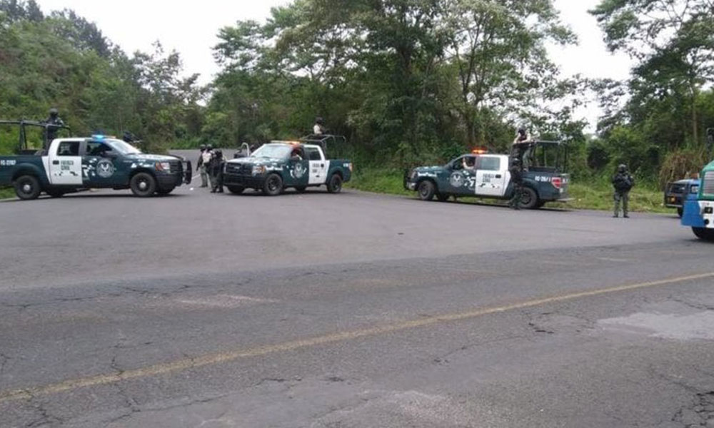 Cuatro agentes y tres civiles mueren tras balacera en Veracruz