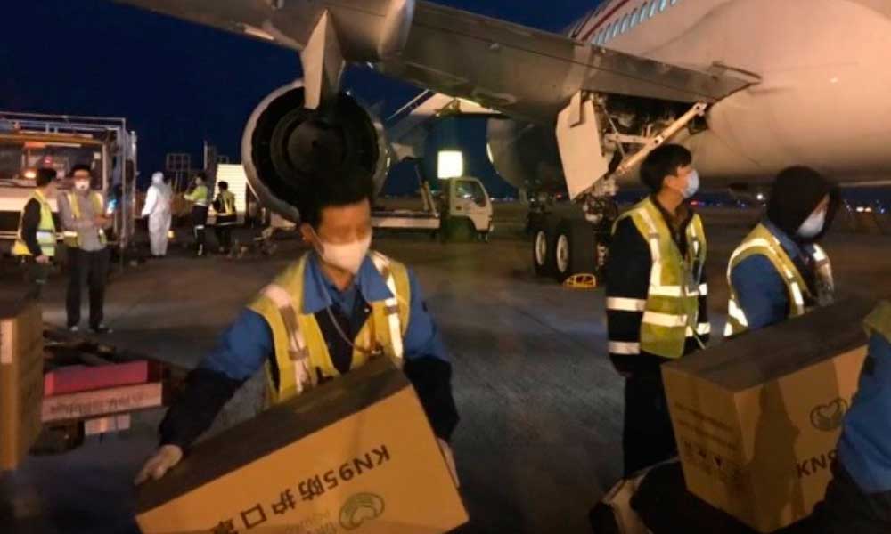 Llega avión proveniente de China con insumos médicos
