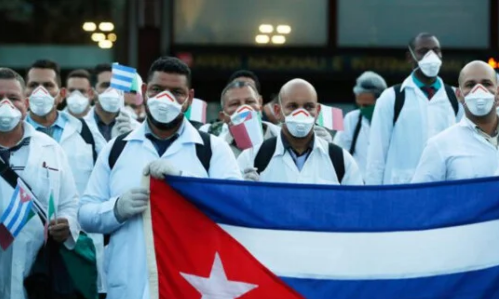 Médicos cubanos llegan a México a compartir experiencias