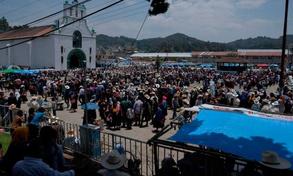 Comunidad tzotzil realiza viernes santo sin importar la pandemia