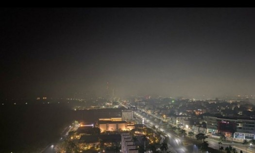 Cancún amanece entre humo 