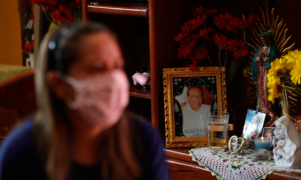 El COVID-19 es muy cruel, dice esposa de doctor fallecido en México