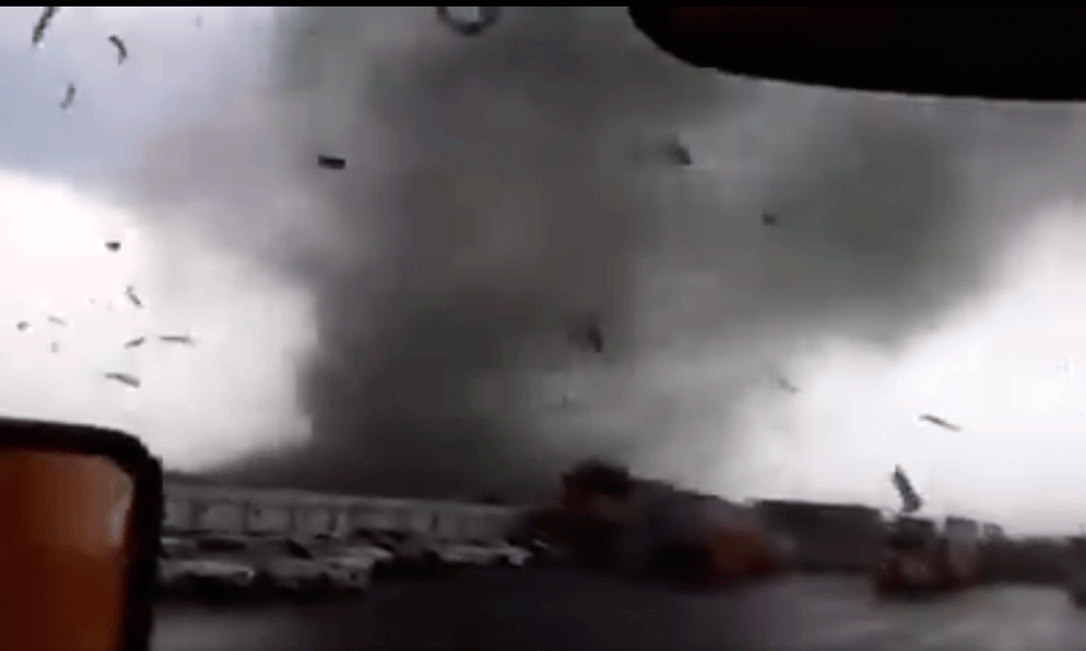 Fuerte tornado azota a Nuevo León