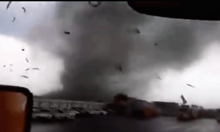 Fuerte tornado azota a Nuevo León