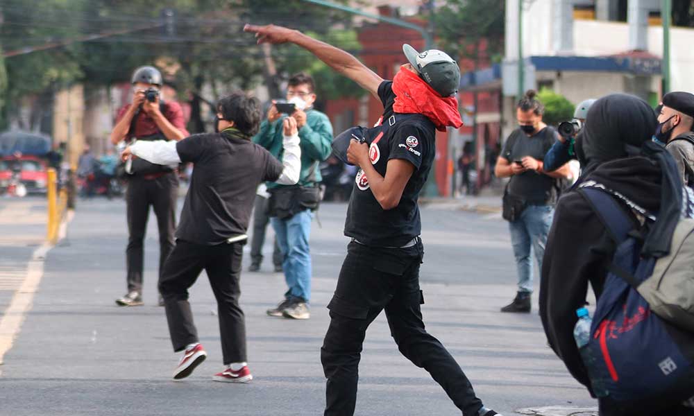 Disturbios y destrozos en protesta por violencia policial en CDMX