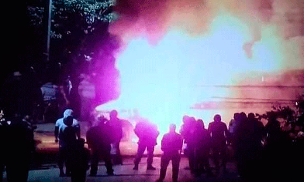 En Chiapas agreden a personal médico e incendian ambulancia