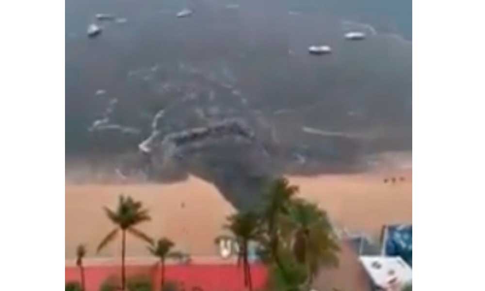 Captan vertedero de aguas negras en playas de Acapulco