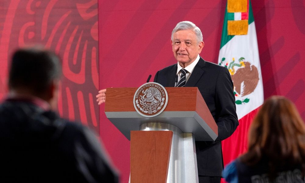 López Obrador promete no abandonar a Guanajuato tras masacre de 26 muertos