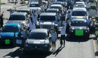 Al menos 400 automovilistas toman calles de Celaya; exigen un alto a la violencia