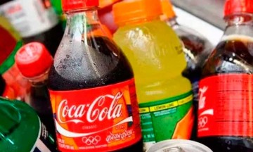 En México mueren 40 mil personas al año por refrescos; urgen a regularlo