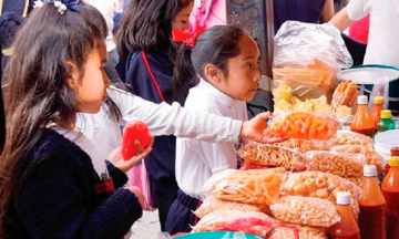 Oaxaca, primera entidad en prohibir alimentos chatarra a menores de edad 