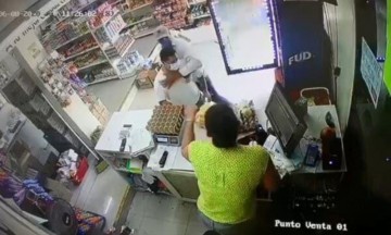 Video: Asaltantes encañonan a joven con síndrome de Down para asaltar cremería en Sinaloa
