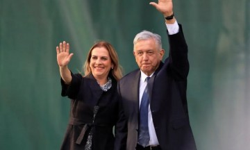 AMLO y su esposa Beatriz buscan ser marca registrada