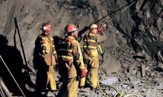 ¿Seguimos buscando cuerpos o que se ponga un memorial? Las protestas de México para los mineros muertos en 2006