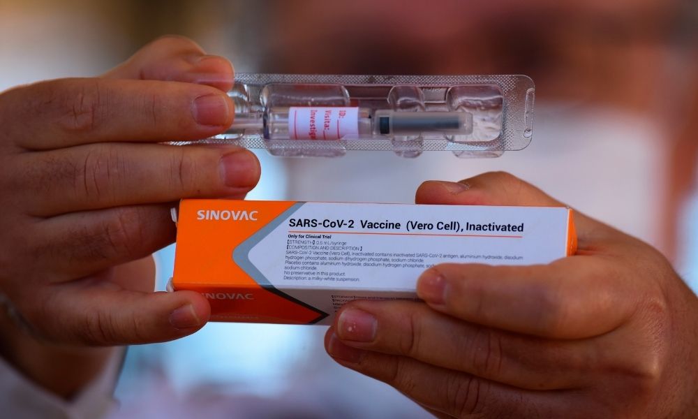 México busca participar en octubre en ensayos de vacuna rusa contra la COVID
