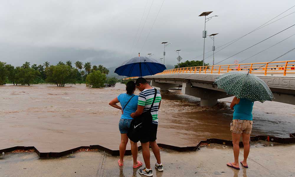 Tormenta tropical Julio provoca fuertes lluvias en Jalisco, Nayarit y Michoacán