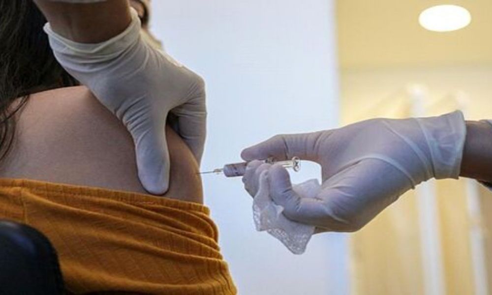 Oxford reanudará los ensayos de su vacuna contra la COVID-19