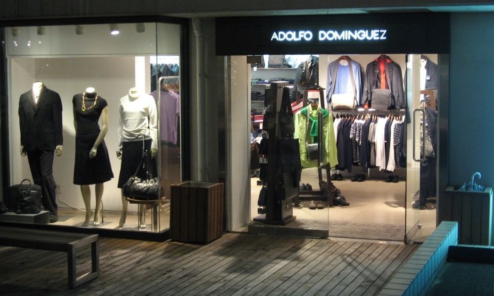 Adolfo Domínguez está a punto de perder 20 tiendas en México.